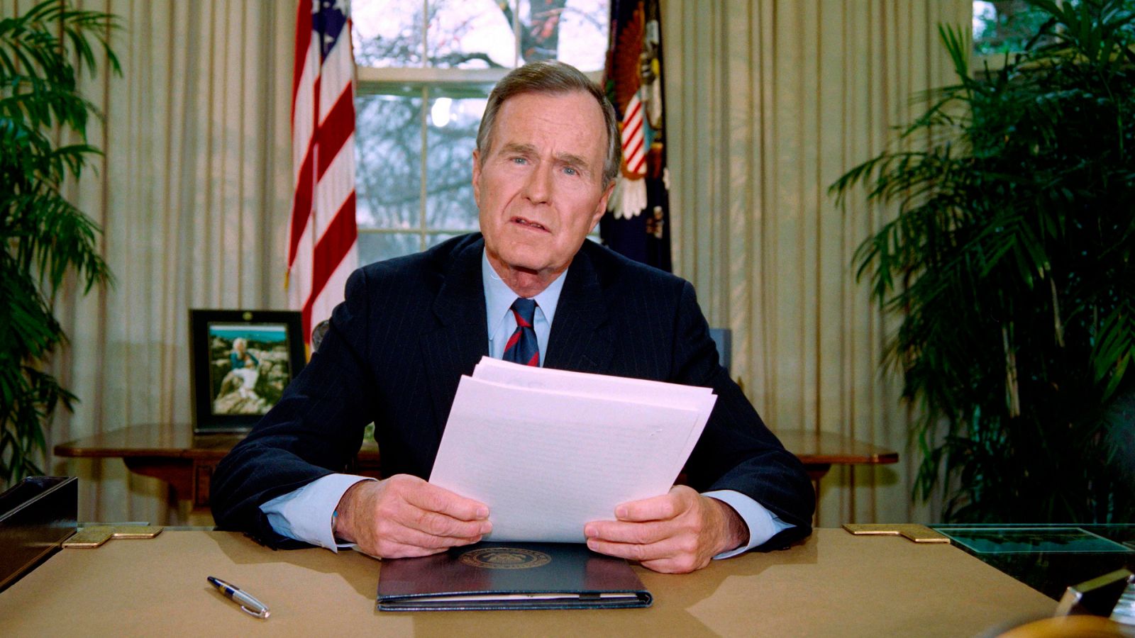 Telediario 1: Muere a los 94 años el expresidente de Estados Unidos George Bush padre | RTVE Play