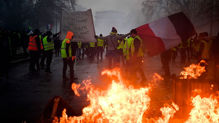 El tercer fin de semana de protestas de los llamados 'chalecos amarillos' deja al menos 200 detenidos y más de 90 heridos