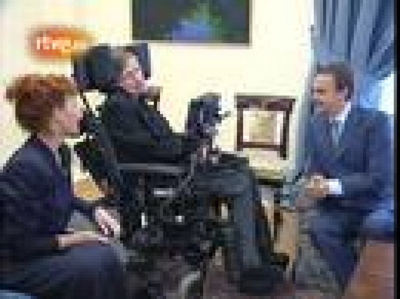 Stephen Hawking en el palacio de la Moncloa en 2005 - Fue noticia en el Archivo de RTVE | Ver