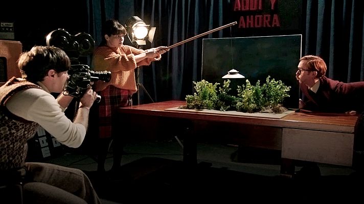 Abducidos - Capítulo 1: "Un ovni de cartón"