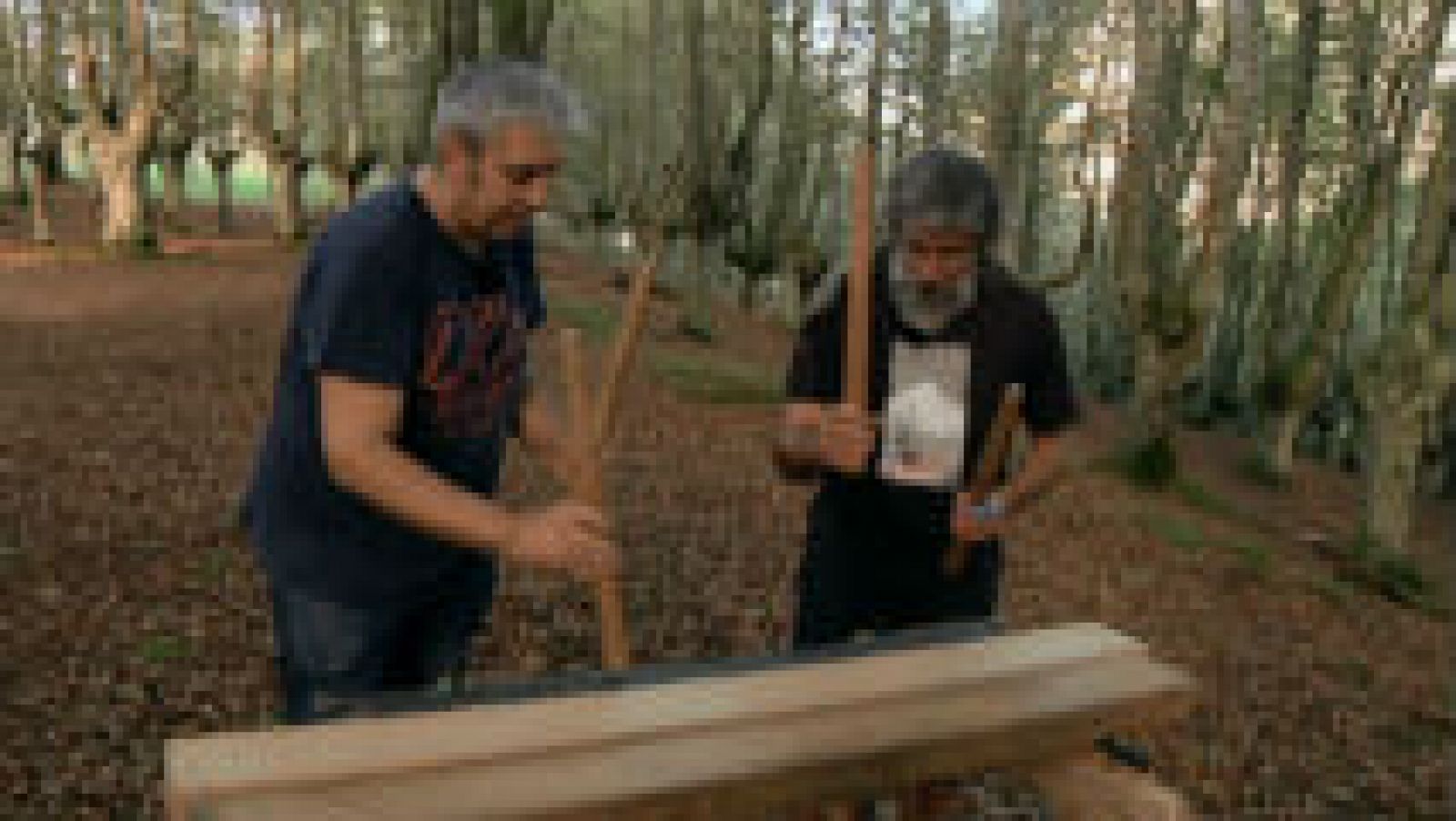 Al sonido de la txalaparta