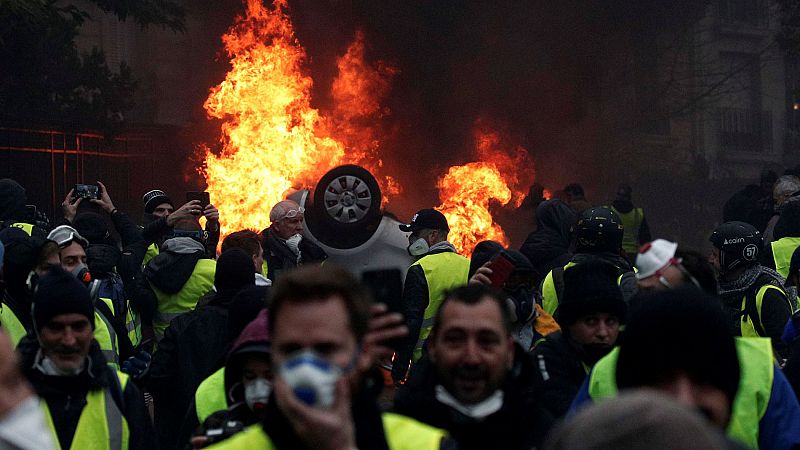 Los 'chalecos amarillos' rechazan la oferta de diálogo del Gobierno francés