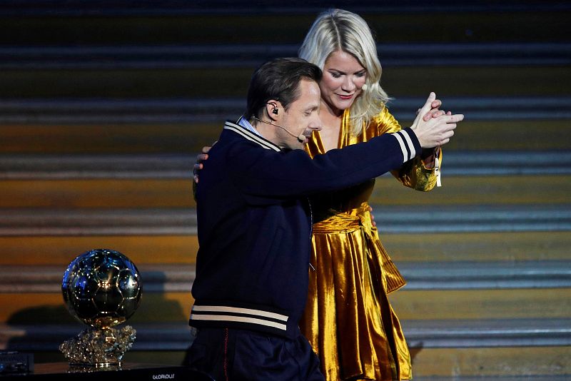 Vídeo: "¿Sabes perrear?", la desafortunada pregunta a Ada Hegerberg, ganadora del Balón de Oro