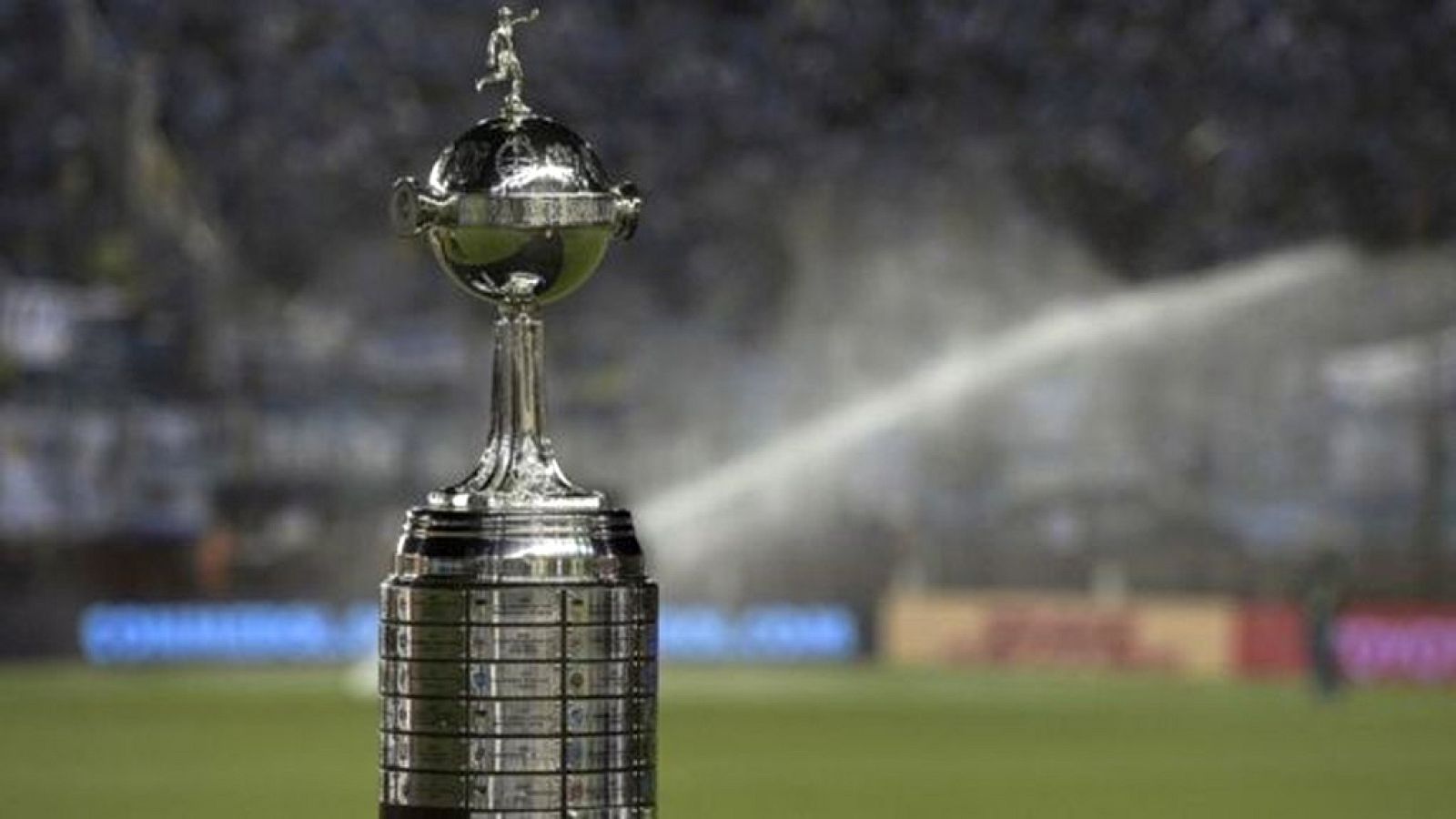 Los finalistas de la Copa Libertadores ya están de camino a España, donde se prepara el dispositivo de seguridad para la final del Santiago Bernabéu.