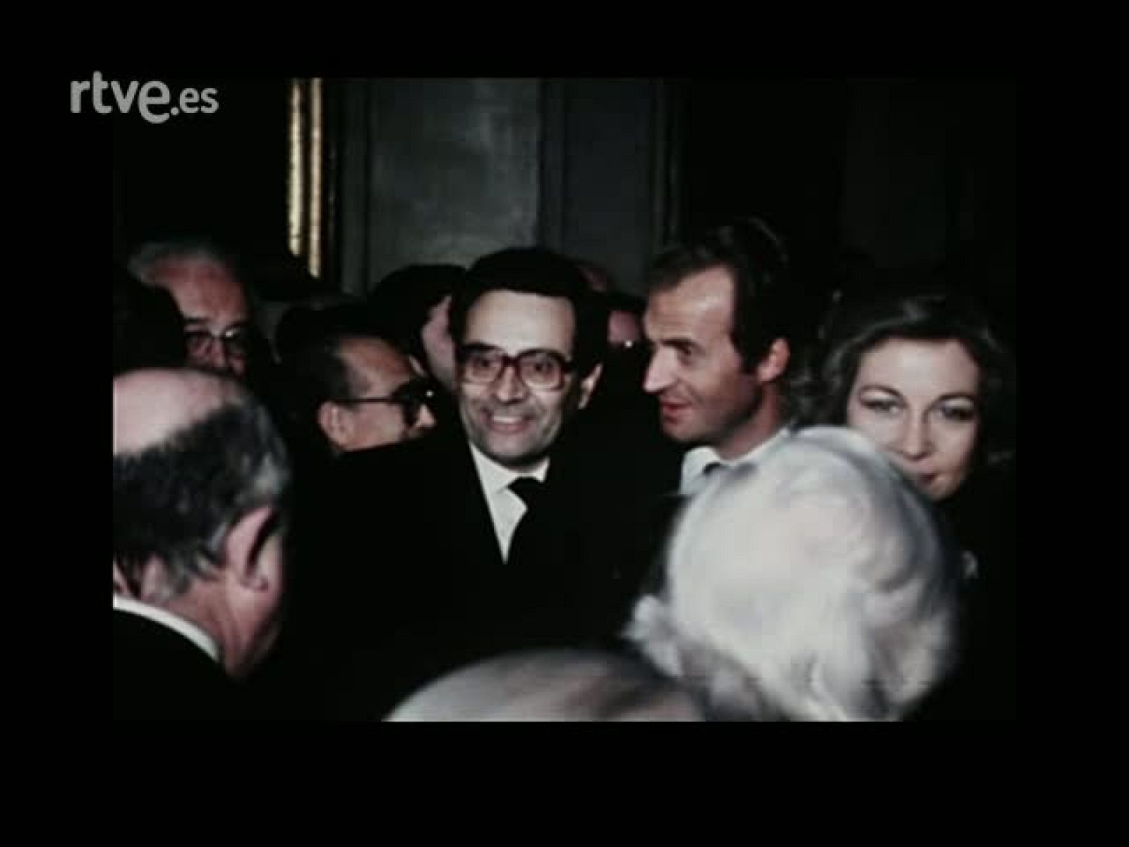 Noticias Nacional 1980 - Los Reyes Don Juan Carlos y Doña Sofía en una exposición en el Museo del Prado