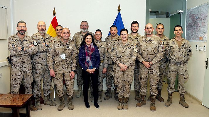 Telediario 1 - Robles visita a las tropas españolas en Afganistán