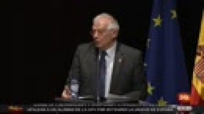 Informativo 24h - Independentistas interrumpen a Borrell y tratan de boicotear un acto de Cs por el aniversario de la Constitución