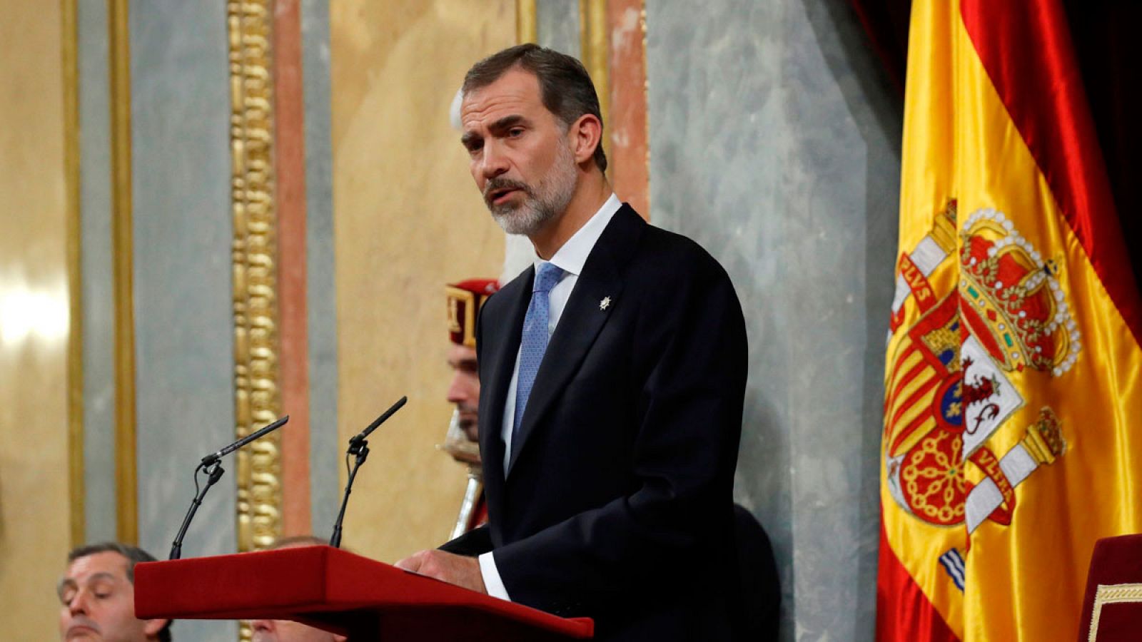 Felipe VI reivindica la figura de su padre y la Constitución, "alma viva" de nuestra democracia