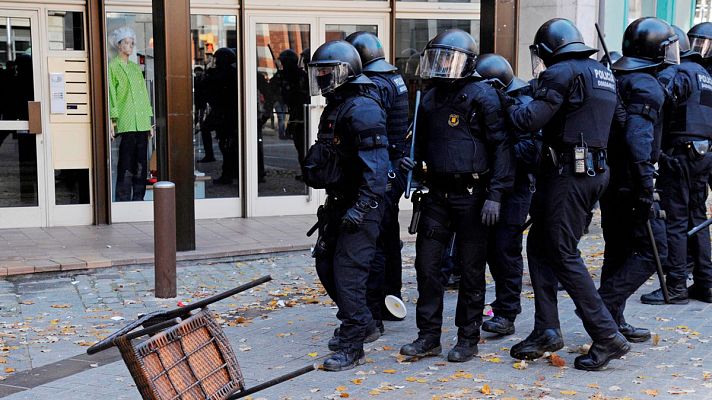 Un detenido y 18 heridos en un acto constitucionalista en Girona