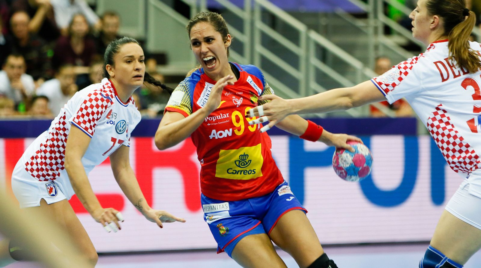 Mireya Gonzlez, jugadora de la seleccin espaola de balonmano, puede presumir de haber ganado una Liga de Campones. Lo consigui con su actual equipo, el Gyori hngaro, el pasado mes de mayo. Ahora, lucha con las Guerreras en el Europeo de Francia