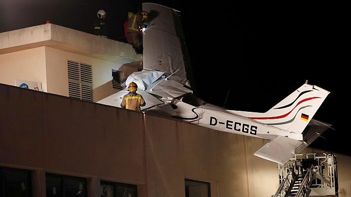 Dos muertos al estrellarse una avioneta en Barcelona