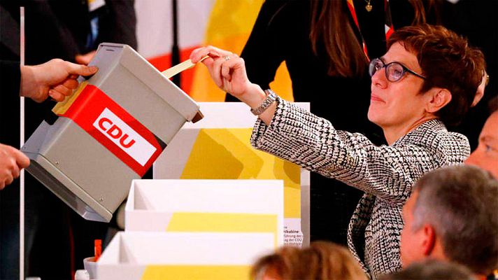 Telediario 1 - La CDU apuesta por el centro con la elección de Kramp-Karrenbauer como sucesora de Merkel