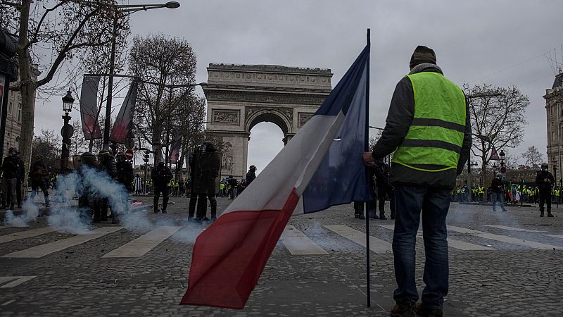 Cientos de detenidos durante el cuarto sábado de protestas de los 'chalecos amarillos' en París