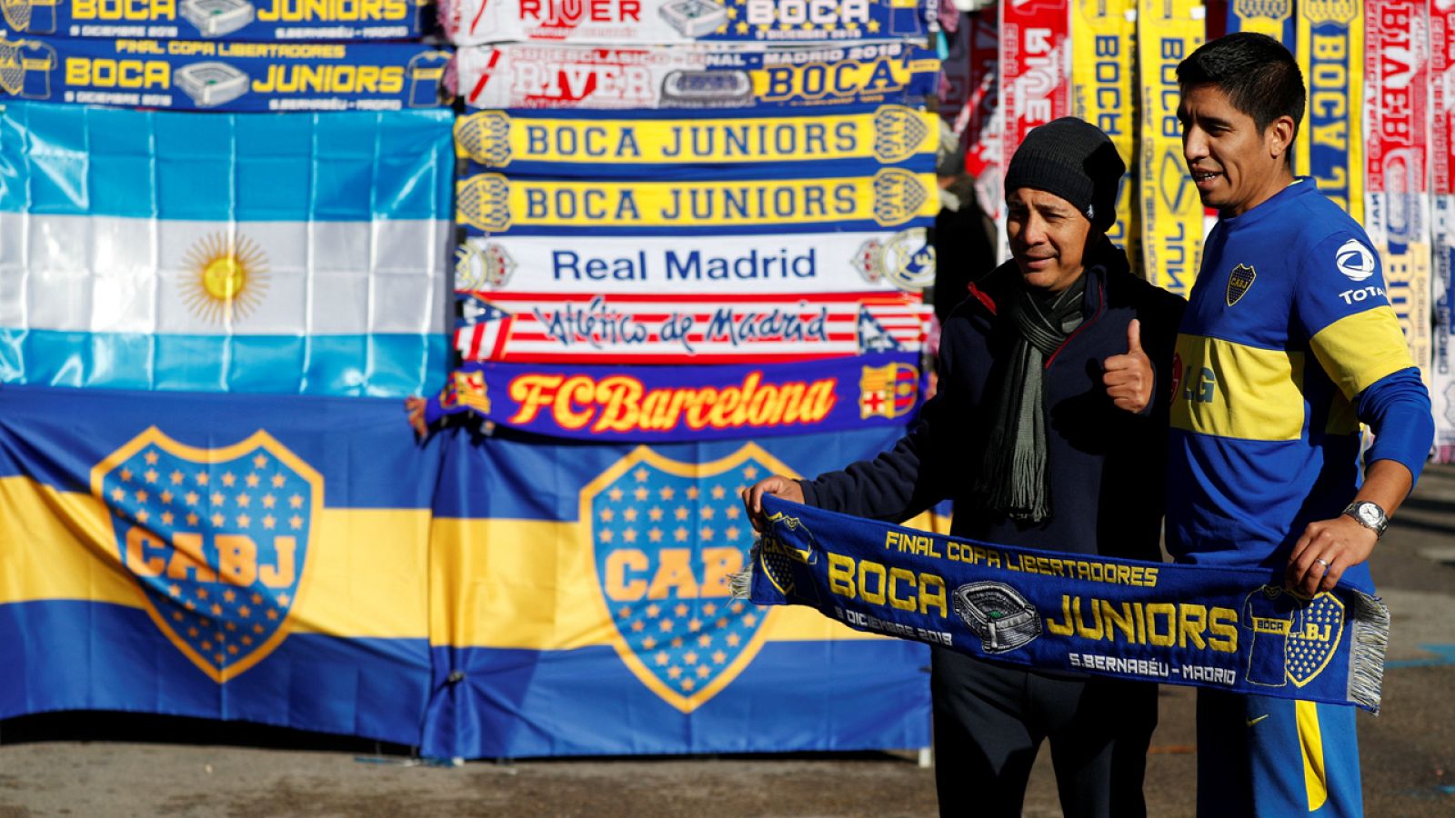 Final Libertadores: `Banderazo¿ en las zonas para los aficionados de River y Boca - RTVE.es - Informativo 24h | Ver