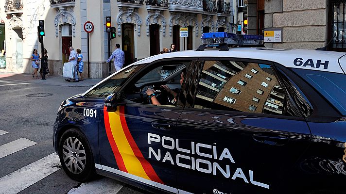 Telediario 1 - Rescatada por la Policía una menor embarazada vendida por sus padres
