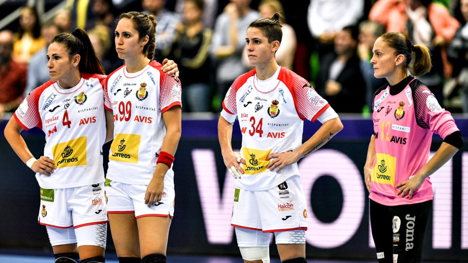 La selección española femenina de balonmano continuó en su mala  dinámica en el Campeonato de Europa que se está disputando en Francia  y encajó este martes una nueva derrota al perder por 25-27 ante  Rumanía, en un partido donde no pudo sacar partid