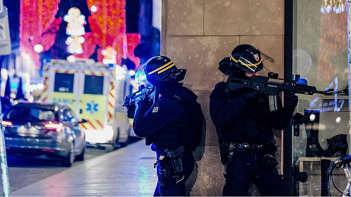 Informativo 24h - Un presunto terrorista mata a cuatro personas en el centro de Estrasburgo y permanece atrincherado tras escapar