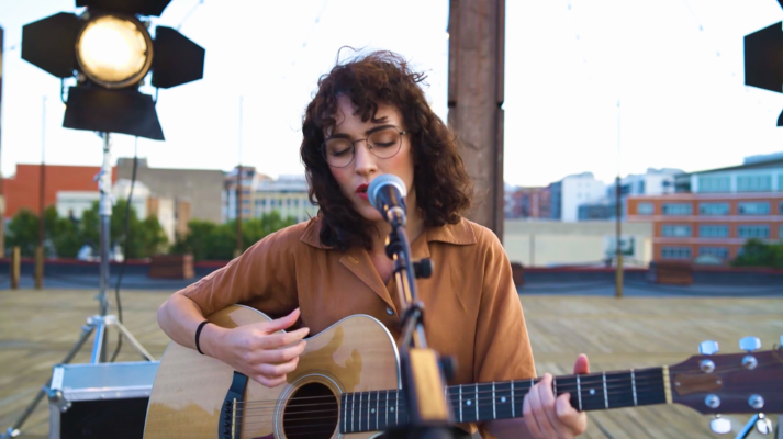 La hora musa - Núria Graham - 'Bird Hits Its Head Against The Wall'