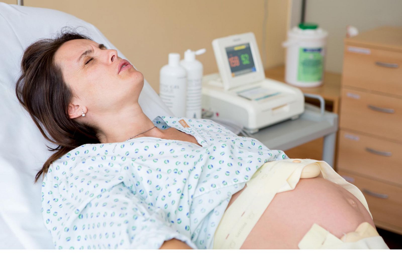 Investigan la muerte de un bebé tras un parto sin asistencia en una casa de Vigo | Ver