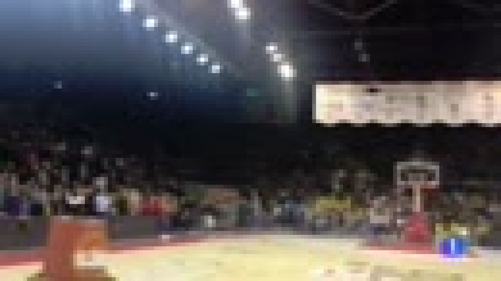 La afición del Estrasburgo planta cara al terrorismo con 'La Marsellesa' | Ver