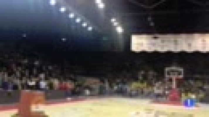 Telediario 1 - La afición del Estrasburgo planta cara al terrorismo con 'La Marsellesa'