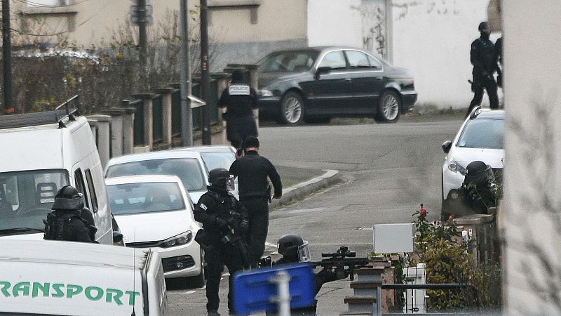 La Policía francesa peina el barrio donde vivía el presunto terrorista de Estrasburgo