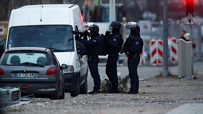 Telediario 1 - Redada policial en el barrio del tirador de Estrasburgo
