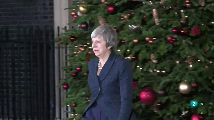 May sobrevive, el caos del Brexit continúa