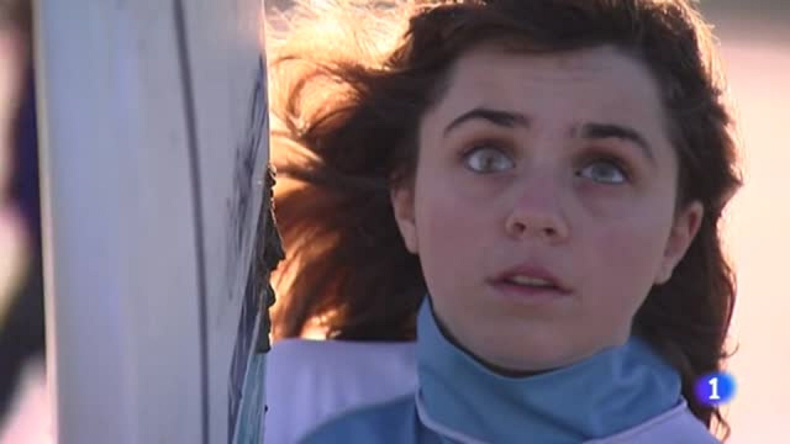 Hacer surf a ciegas, el sueño olímpico de Carmen