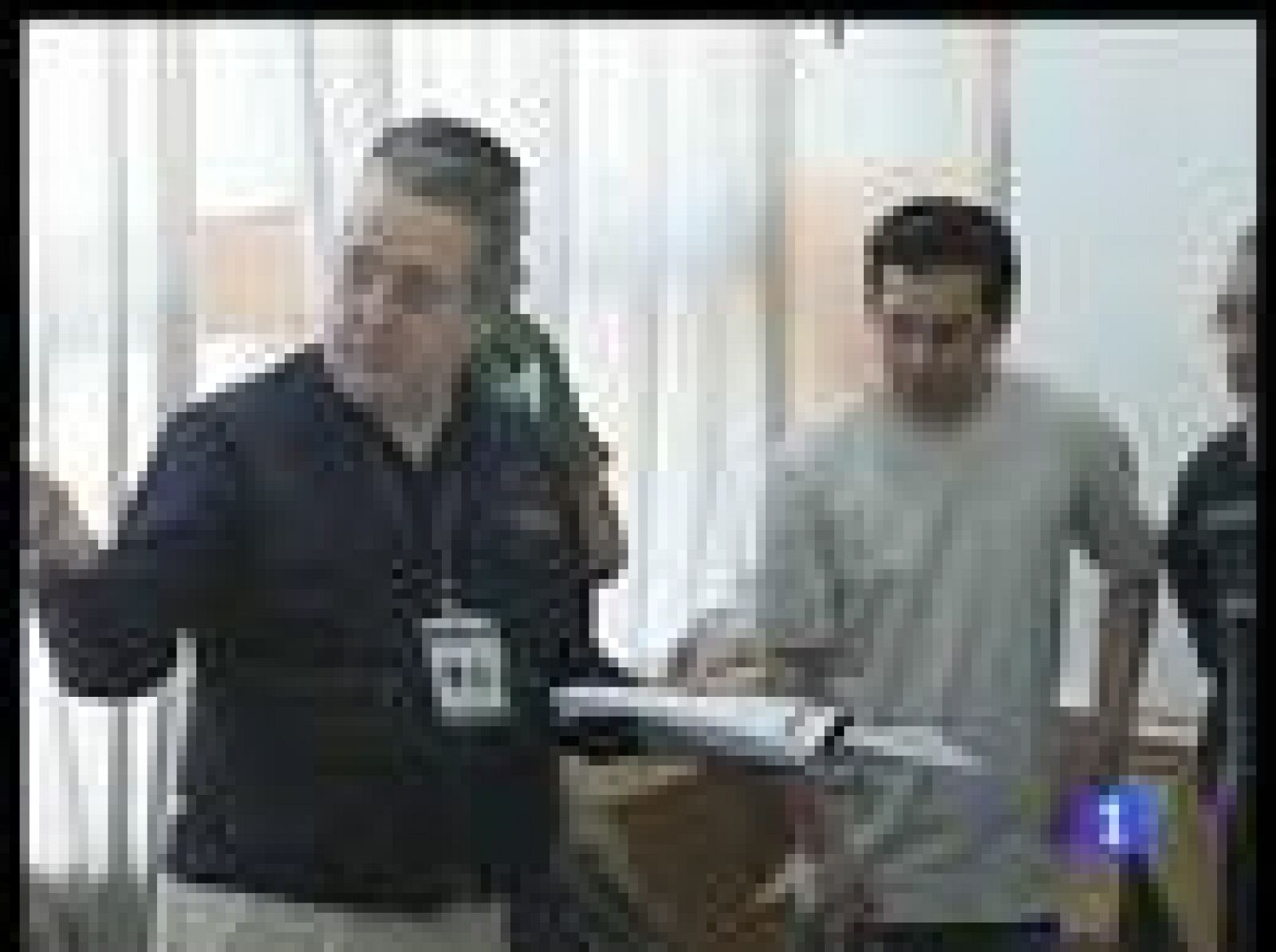 El presidente de Ecuador, Rafel Correa, es el principal favorito de las elecciones legislativas de Ecuador, aunque el opositor Lucio Gutiérrez denuncia compra de votos por parte de seguidorers del partido gobernante.