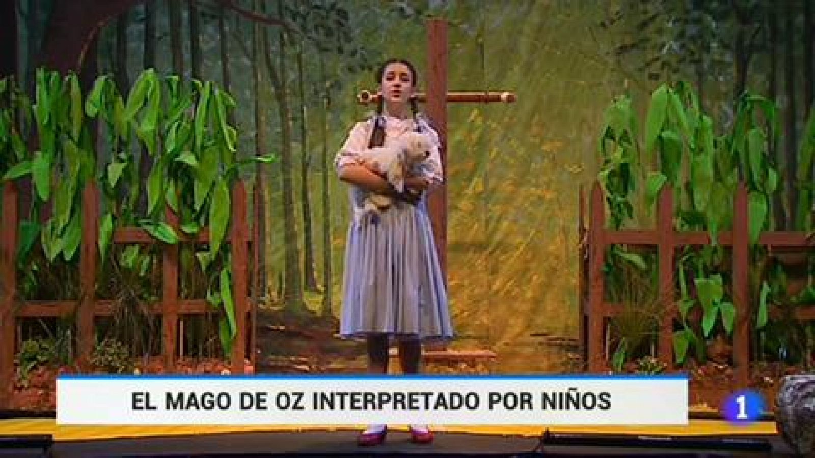 Telediario 1: 30 niños suben a escena El mago de Oz en un teatro de Madrid  | RTVE Play