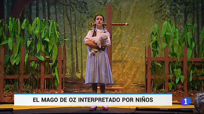 Telediario 1 - 30 niños suben a escena El mago de Oz en un teatro de Madrid