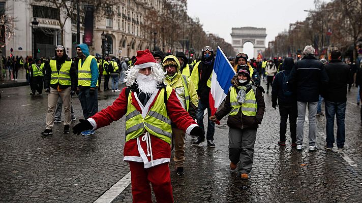 Telediario 1 - La quinta convocatoria de los 'chalecos amarillos' en Francia reúne menos manifestantes que los sábados anteriores