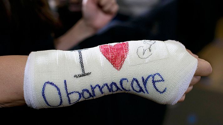 Telediario 1 - Un juez federal declara inconstitucional el 'Obamacare'