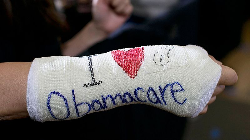 Un juez federal declara inconstitucional el 'Obamacare'