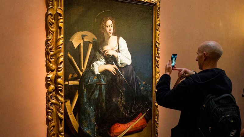 El Museo Thyssen vuelve a exponer la Santa Catalina de Alejandría de Caravaggio tras una compleja restauración