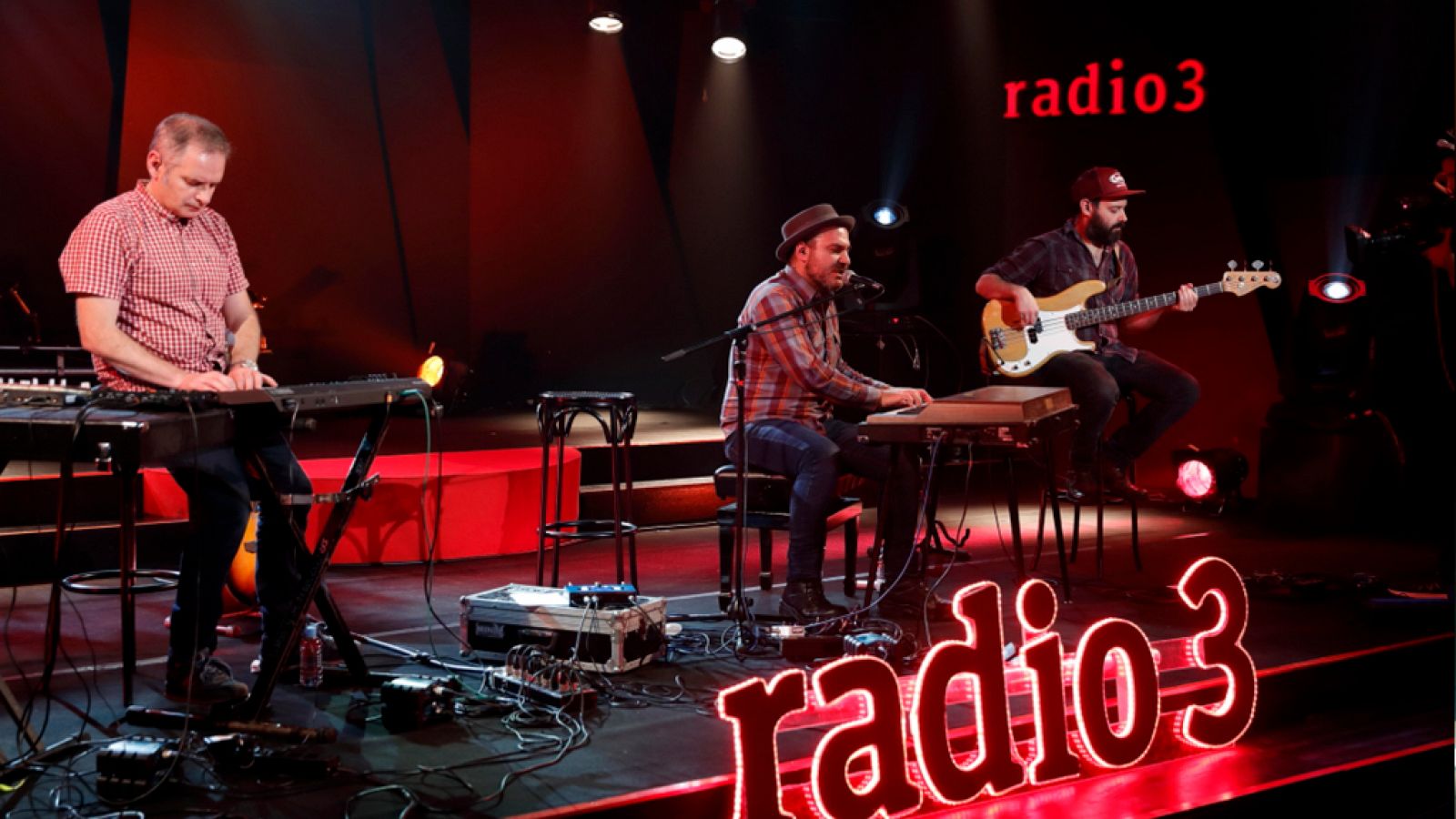 Los conciertos de Radio 3 en La 2: Eladio y los seres queridos | RTVE Play