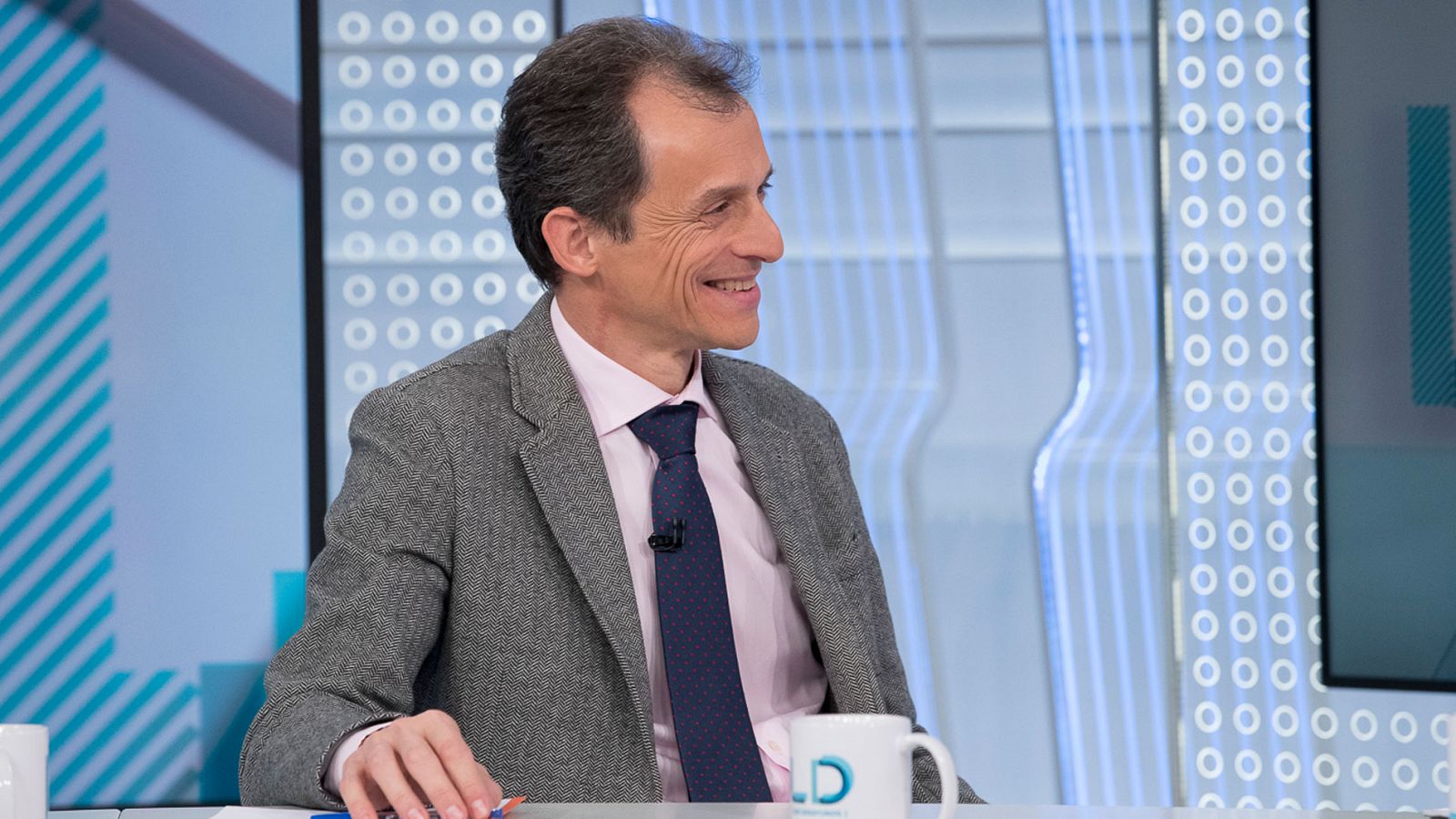 El ministro de Ciencia, Innovación y Universidades, Pedro Duque, ha asegurado en Los desayunos de TVE que "en las próximas semanas vamos a eliminar la mayoría de las trabas administrativas para la ciencia, que es algo que nos pidieron". "Vamos a elim