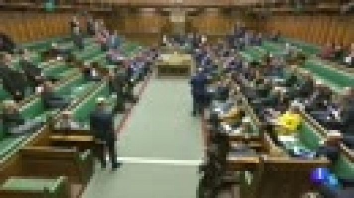 Telediario 1 - El Gobierno británico se prepara para un 'Brexit' duro