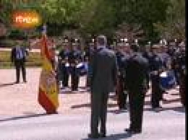 Los Reyes reciben a Sarkozy y Bruni en el Palacio del Pardo.