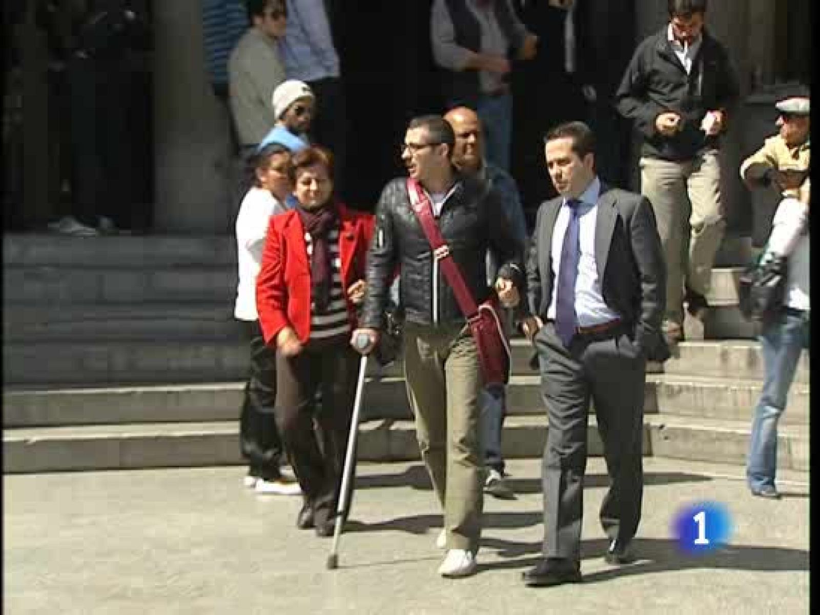 Insisten en que notaron que el avión tenía problemas. Ocho meses después del accidente, en el que murieron 154 personas, siguen imputados dos técnicos de la compañía.