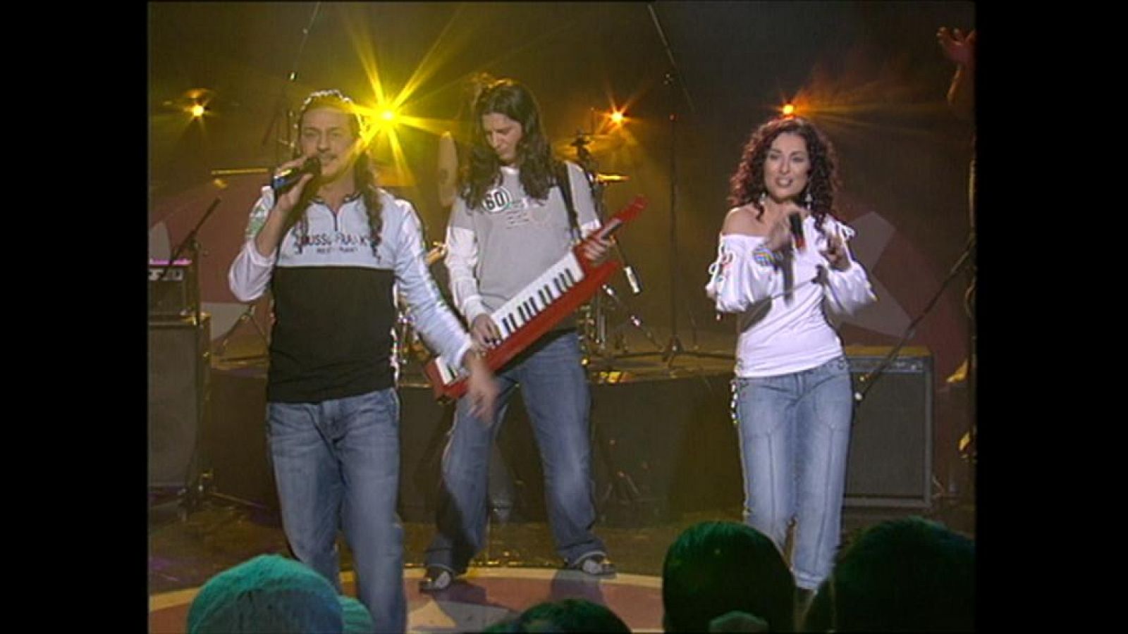 Cachitos de hierro y cromo: Camela "Cuando zarpa el amor" (Música si, 2004) | RTVE Play
