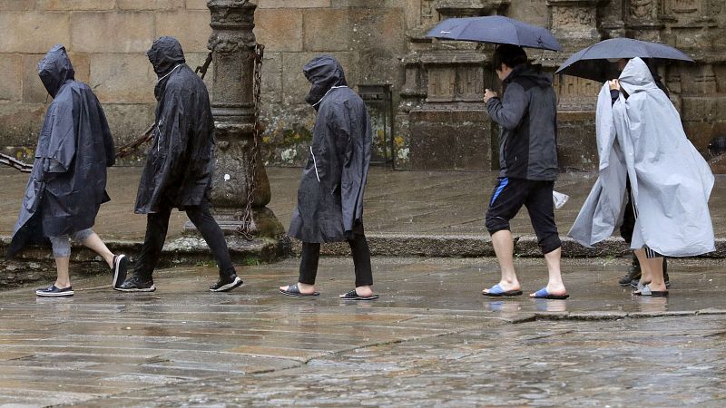 Galicia y la Cornisa Cantábrica, en riesgo este miércoles por fuerte oleaje y lluvias en la mitad noroeste.