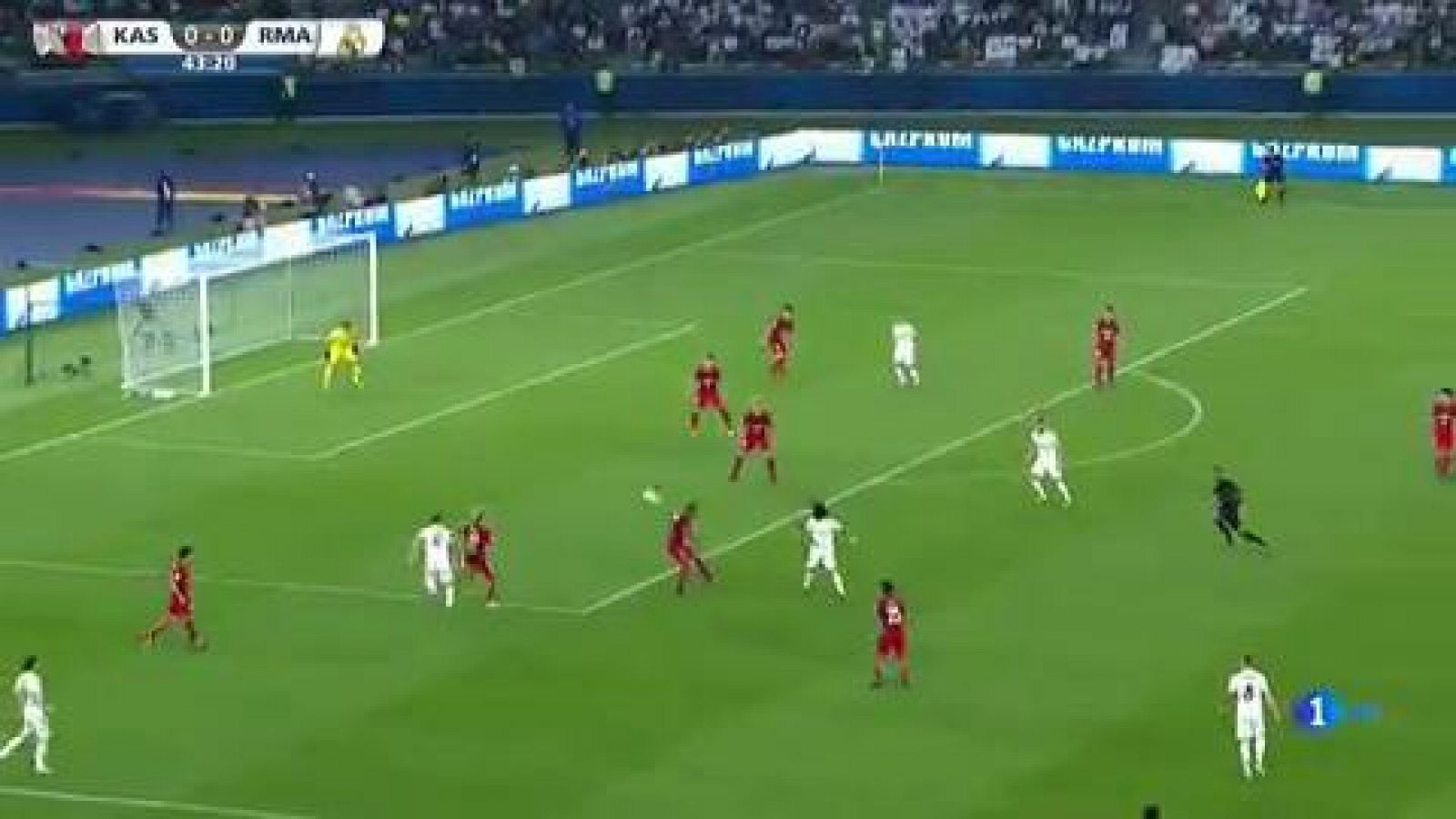 Un tanto del galés Gareth Bale en el minuto 44 adelantó al Real Madrid en la semifinal del Mundial de Clubes ante un Kashima Antlers japonés tras una pared con Marcelo.