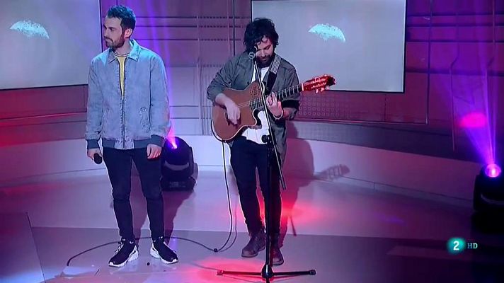 La 2 Noticias - Arnau Griso cantan `Para que el mundo lo vea¿