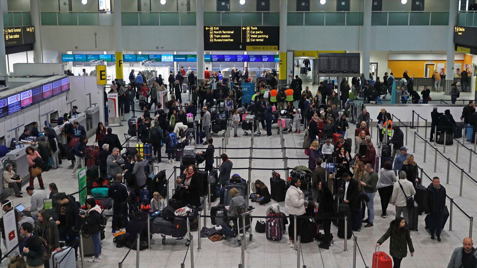 Gatwick: El aeropuerto londinense de Gatwick, cerrado por dos drones- RTVE.es