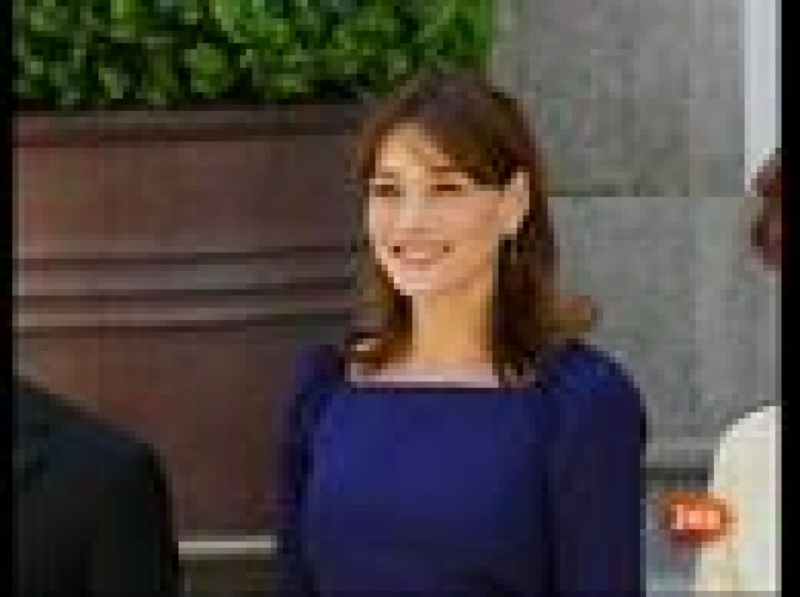 Bruni acapara todo los flashes en la visita del matrimonio Sarkozy a España. | Ver