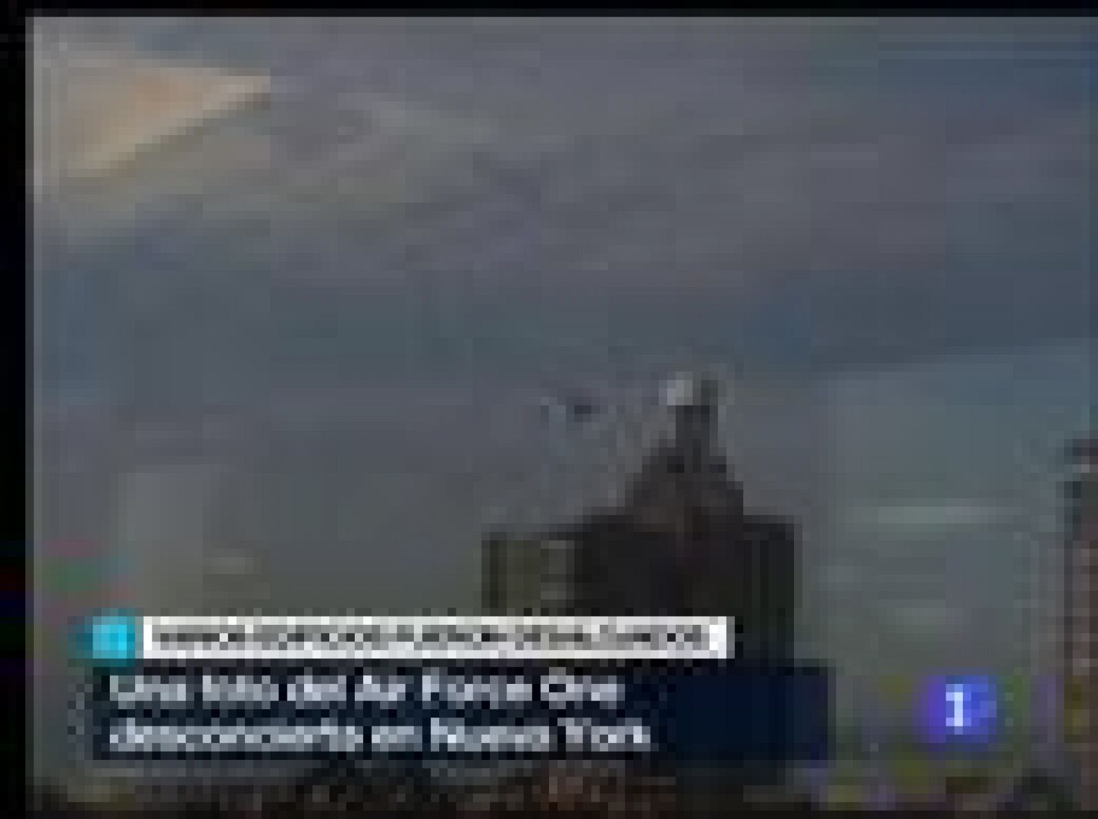 El vuelo a baja altura de unos aviones en Nueva York ha causado hoy momentos de desconcierto y miedo en Manhattan. En realidad se trataba de hacer unas fotografías promocionales desde el Air Force One que utiliza el presidente Obama.