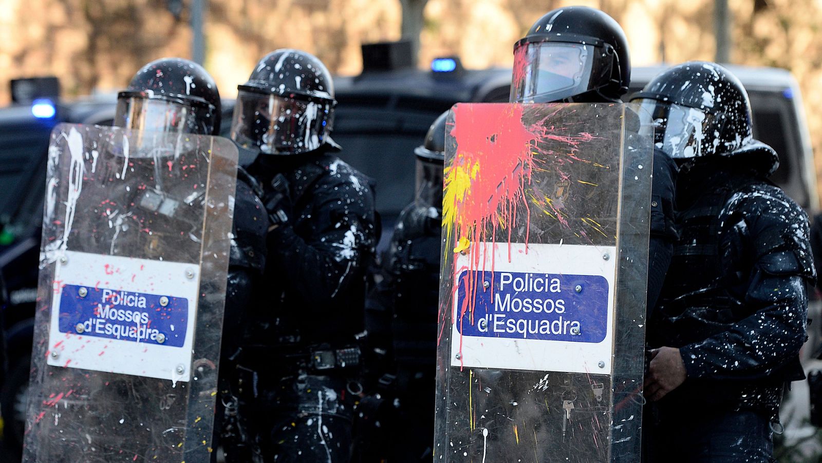 Los Mossos cargan contra los CDR en Barcelona