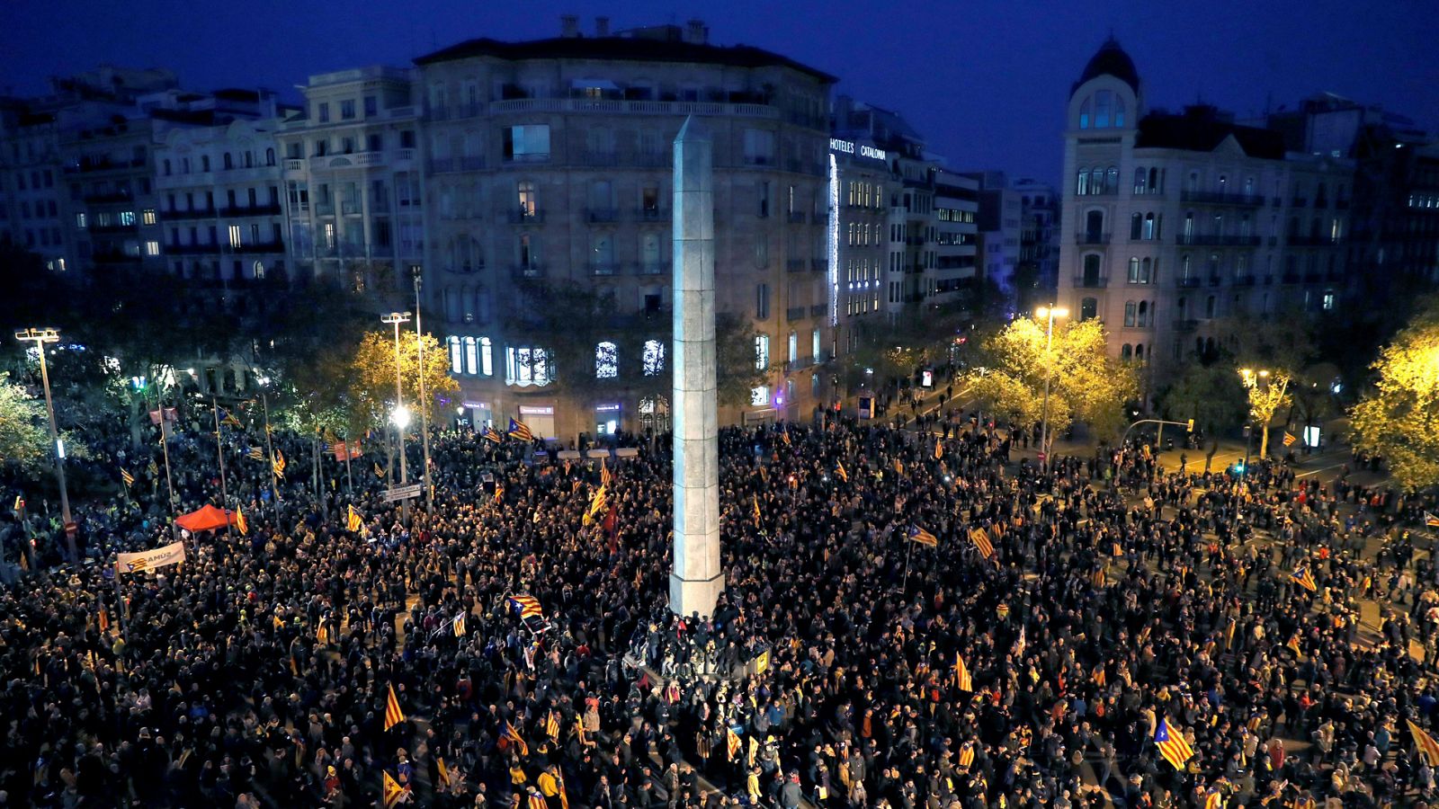 Cataluña: Miles de personas piden en Barcelona la libertad de los políticos presos - RTVE.es